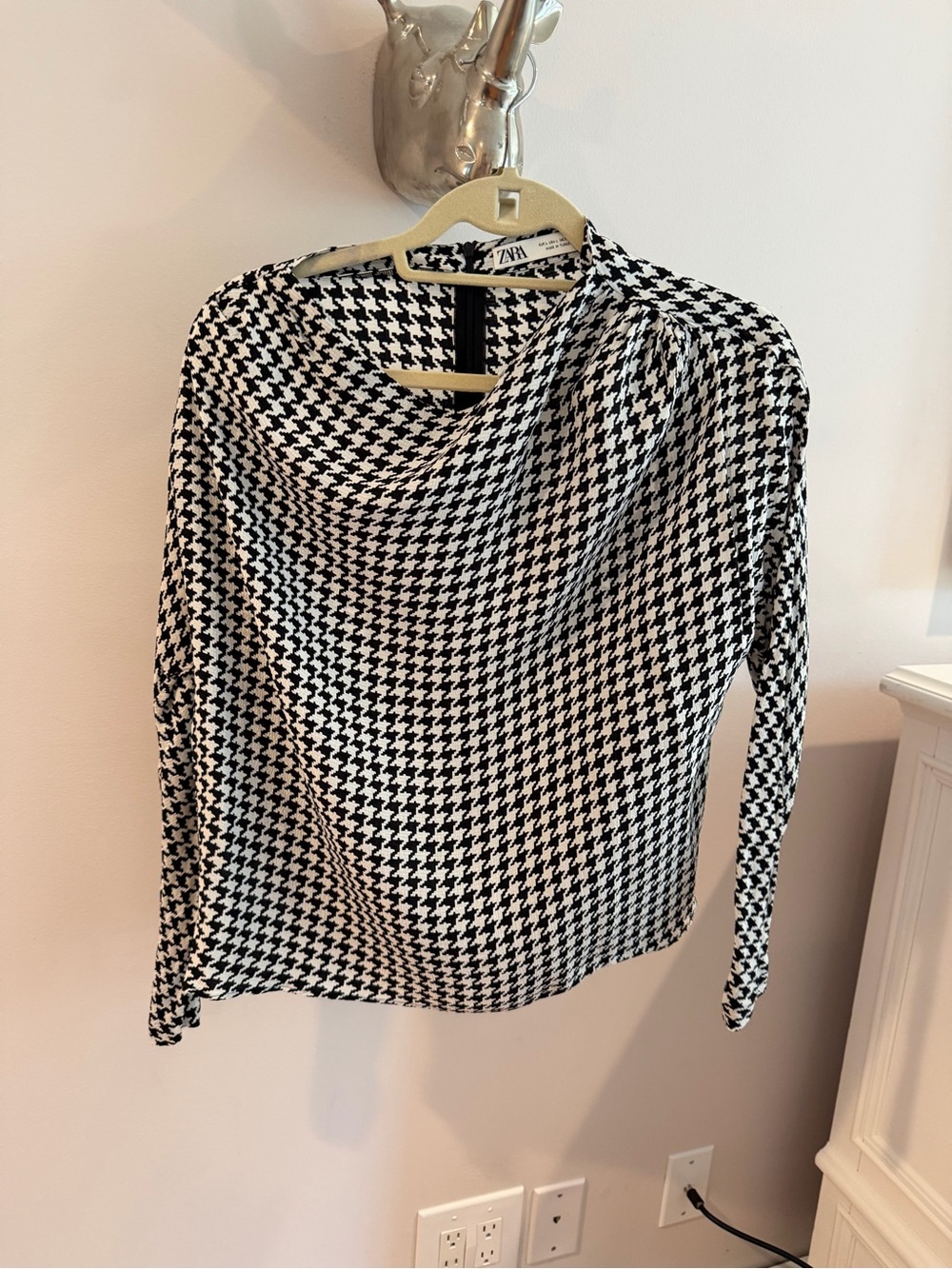 Zara Black & White Houndstooth Long Sleeve Blouse